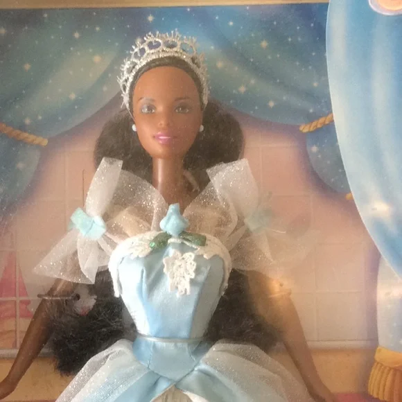 a sleeping beauty Barbie 💕💕💕 - Picture 2 of 4